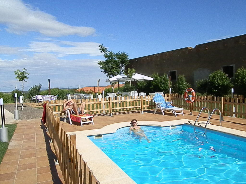 Hotel El Comendador Anon Añón Bagian luar foto