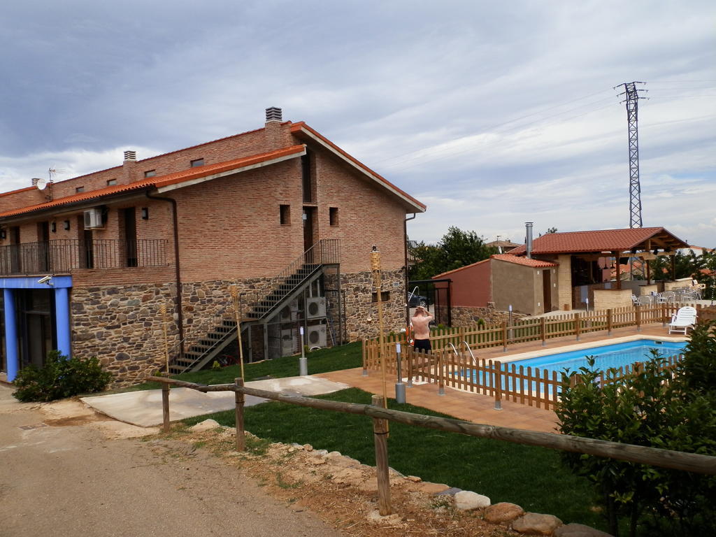 Hotel El Comendador Anon Añón Bagian luar foto