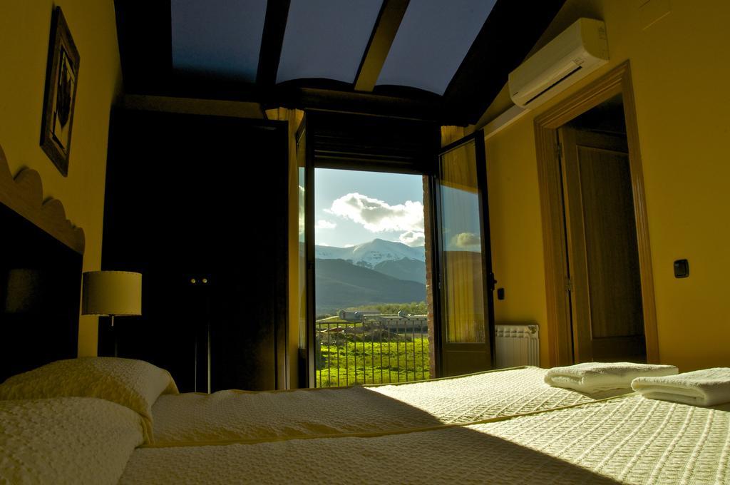Hotel El Comendador Anon Añón Ruang foto