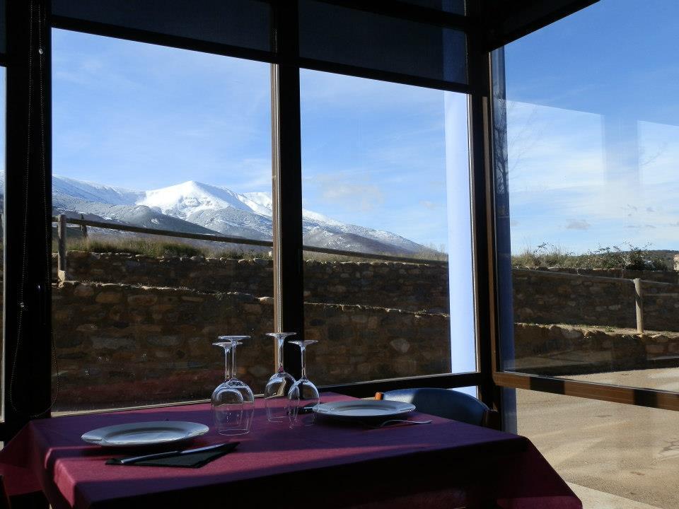Hotel El Comendador Anon Añón Bagian luar foto