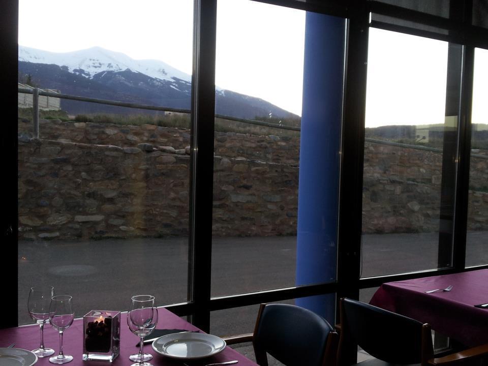 Hotel El Comendador Anon Añón Bagian luar foto