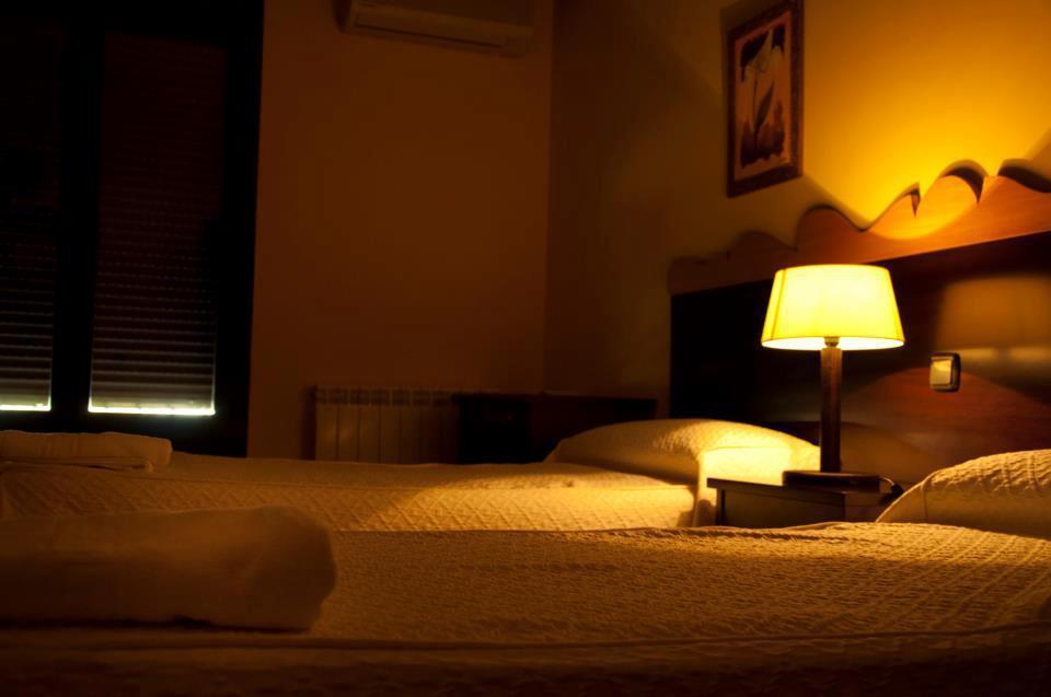 Hotel El Comendador Anon Añón Ruang foto